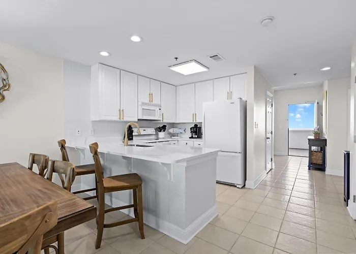 2 Bedroom Lighthouse W Bunk , 3 Pools! Direct Beachfront Free Daily Activities *